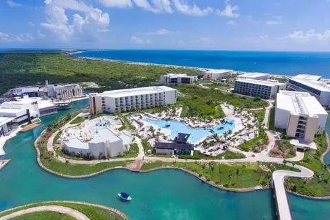 Family Selection at Grand Palladium Select Costa Mujeres Resort & Spa in Costa Mujeres