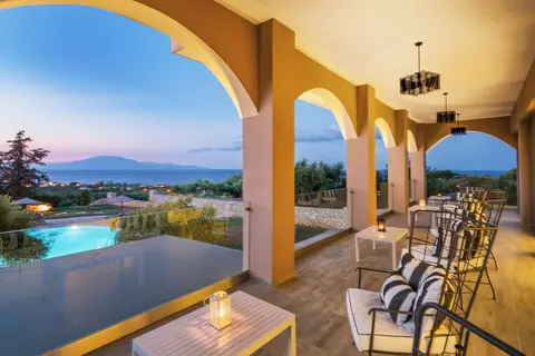 Elegance Luxury Executive Suites in Tragaki, foto 8