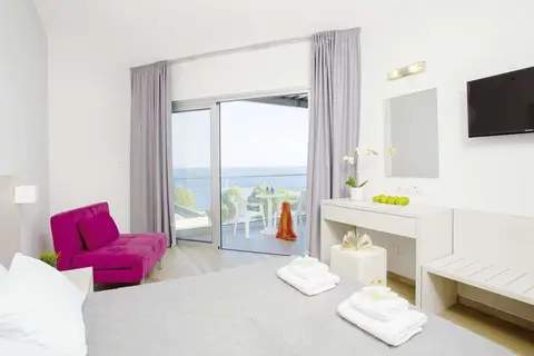 Harmony Bay Hotel in Limassol — foto 13