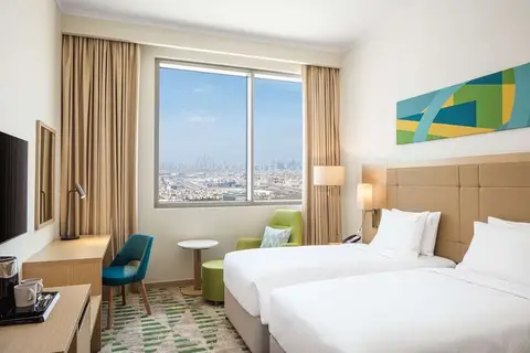 Holiday Inn & Suites Dubai Science Park in هوليداي إن فندق وأجنحة حديقة دبي للعلوم — foto 3