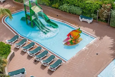 Golden Avenida Family Suites in Salou — foto 13