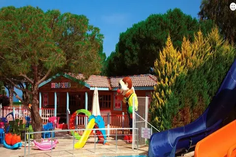 Batihan Beach Resort & Spa in Kuşadası — foto 17