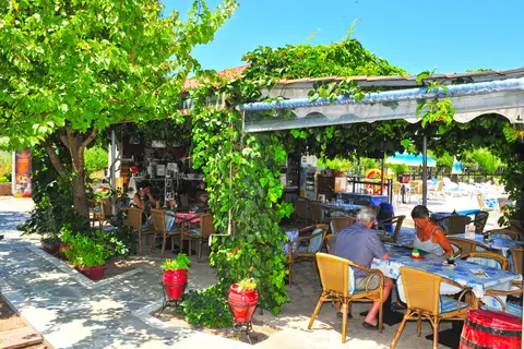 Christinas Gardens in Πέτρα — foto 17