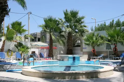 White Palace Studios in Φαληράκι — foto 2