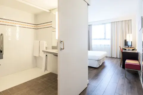 Hotel ILUNION Valencia 4 in Valencia — foto 11