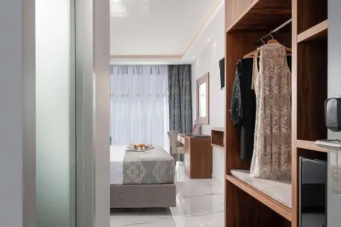 4 You Boutique in Μεταμόρφωση — foto 5