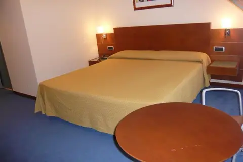 Duerming Longoria Plaza Hotel in Oviedo — foto 28