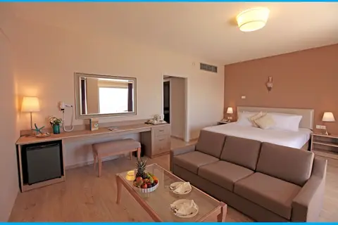 Poseidonia Beach Hotel in Agios Tychonos — foto 15