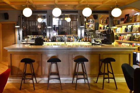 Brown's Central Hotel in Almada — foto 8