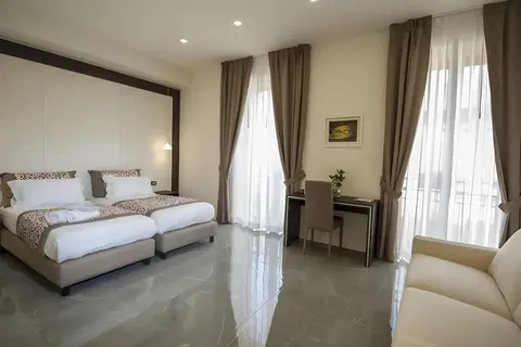 Palazzo Firenze in Napels, foto 3