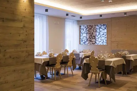Hotel Monroc in Commezzadura — foto 24
