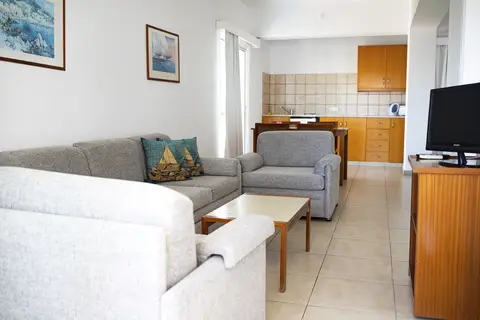 Sun Hall Beach Hotel Apts in Larnaca — foto 14