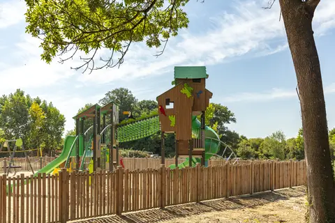 Camping Château La Forêt in Saint-Julien-des-Landes — foto 14