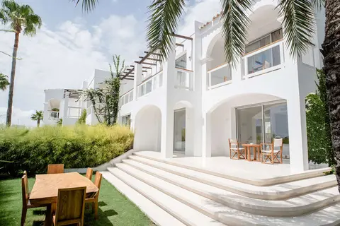Destino Pacha Ibiza Resort in Santa Eulària des Riu, foto 25