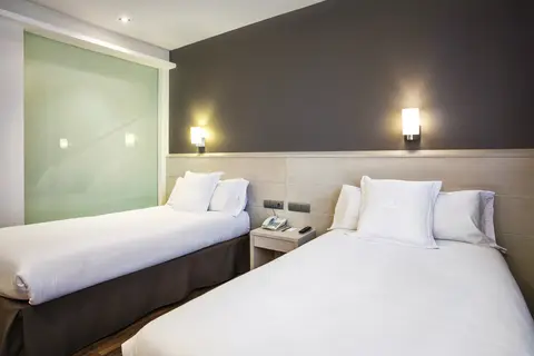 Hotel Táctica in Paterna — foto 17