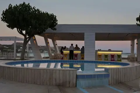 Sunrise Beach Resort in Πεύκοι — foto 20