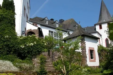 Burghaus en Villa Kronenburg foto 23