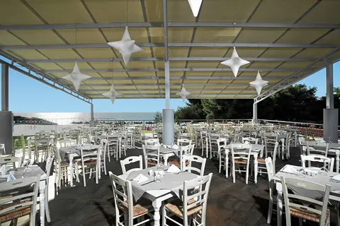 Istion Club & Spa in Πόρτες — foto 7