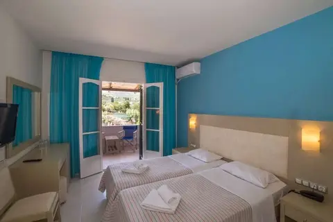 Porto Koukla Beach in Laganas Municipal Unit, foto 5