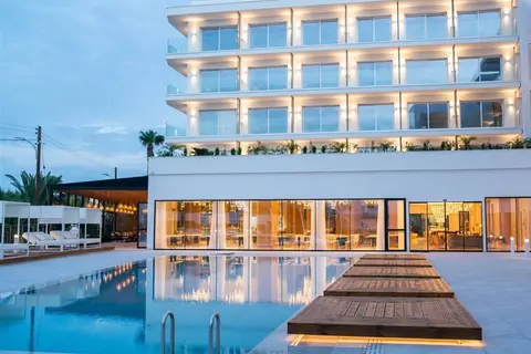 AT Herbal Hotel in Παραλίμνι — foto 7