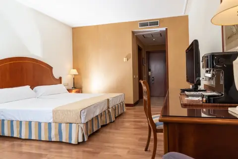 Hotel Termes Montbrio in Montbrió Del Camp — foto 14