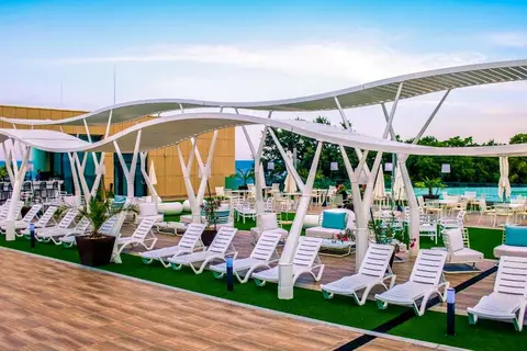 International Hotel Casino & Tower Suites in СПА център Ривиера Бийч — foto 11
