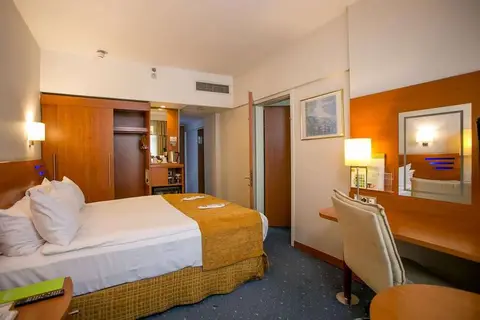 Holiday Inn Istanbul City in İstanbul — foto 17