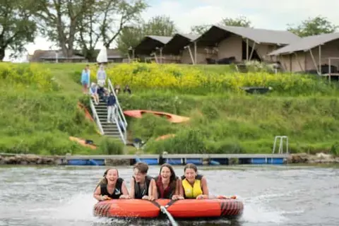 Vodatent Camping de Boomgaard in Maaseik