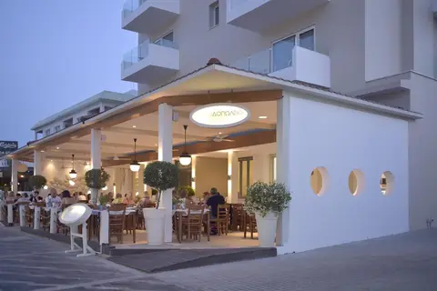 Sunrise Gardens Hotel in Παραλίμνι — foto 12