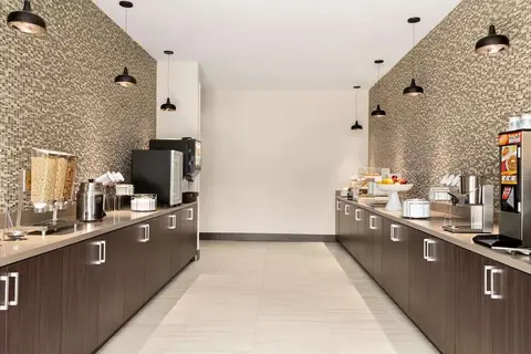 La Quinta Inn & Suites by Wyndham Orlando IDr in Orlando — foto 12