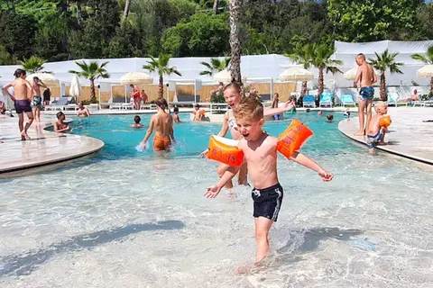 Villa Alwin Beach Resort in Cupra Marittima — foto 12
