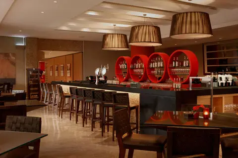 Amwaj Rotana in JB Gastropub — foto 11