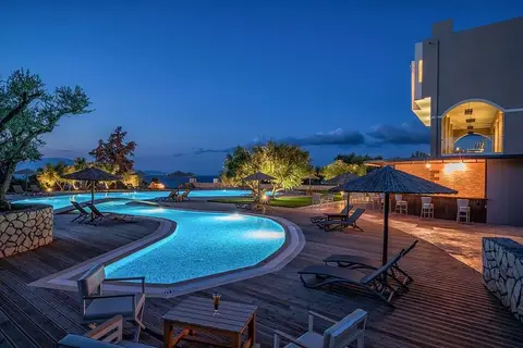 Elegance Luxury Executive Suites in Tragaki, foto 19