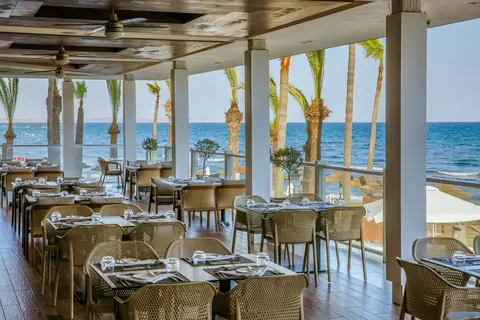 The Golden Bay Beach Hotel in Larnaca — foto 8