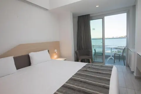 Evalena Beach Hotel in Παραλίμνι — foto 17