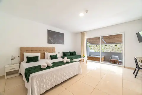 Bamboo Suites in Ιαλυσός — foto 22