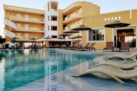 Sunny Bay in Kissamos — foto 17
