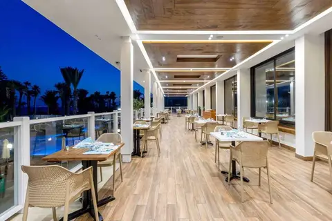 The Golden Bay Beach Hotel in Larnaca — foto 27
