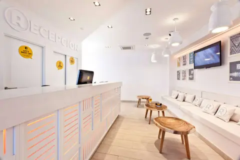 Ryans La Marina in Ibiza-Stad — foto 8