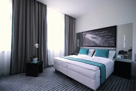 Red & Blue Design Hotel Prague in Praag — foto 29