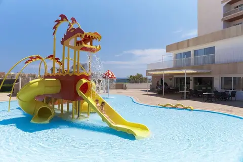 Universal Hotel Romantica in Colònia de Sant Jordi — foto 19