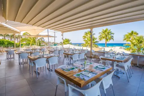 Vrissaki Beach Hotel in Παραλίμνι — foto 3