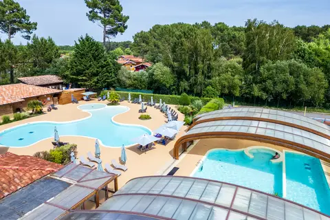 Vakantiepark Les Cottages Du Lac in Parentis-en-Born