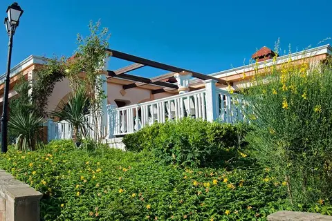 Hotel Holiday Village in Флора — foto 11