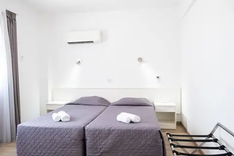 Kapetanios Bay Hotel in Παραλίμνι — foto 11