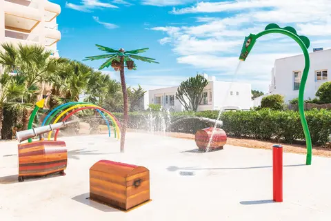 Tropic Garden Hotel & Apartments in Santa Eulària des Riu — foto 12