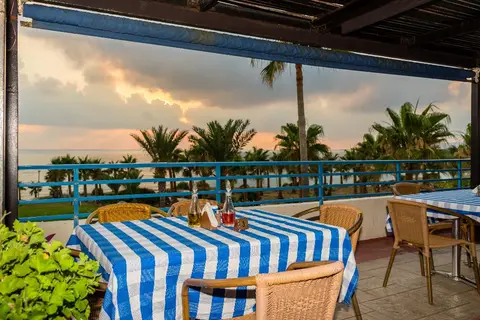 Helios Bay Hotel and Suites in Paphos — foto 9