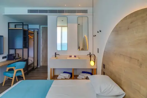 Flamingo Paradise Beach Hotel in Παραλίμνι — foto 8