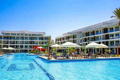 Courtyard Long Beach Holiday Resort in Trikomo — foto 2