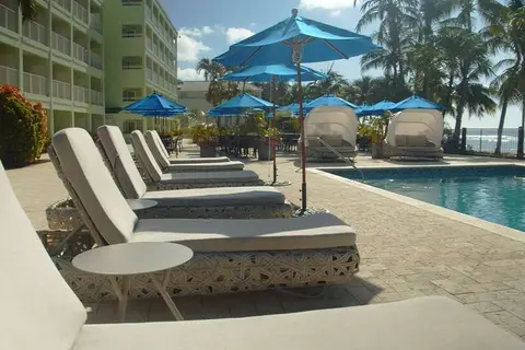 Coconut Court Beach Hotel in St. Lawrence — foto 4
